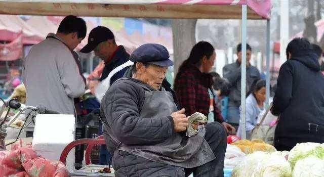 1万元人民币在10年后,相当于现在多少钱呢?专家偷偷告诉你