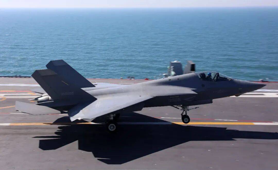 就这么官宣了?央视:歼-35型舰载机登上“辽宁”舰,这意味着什么?