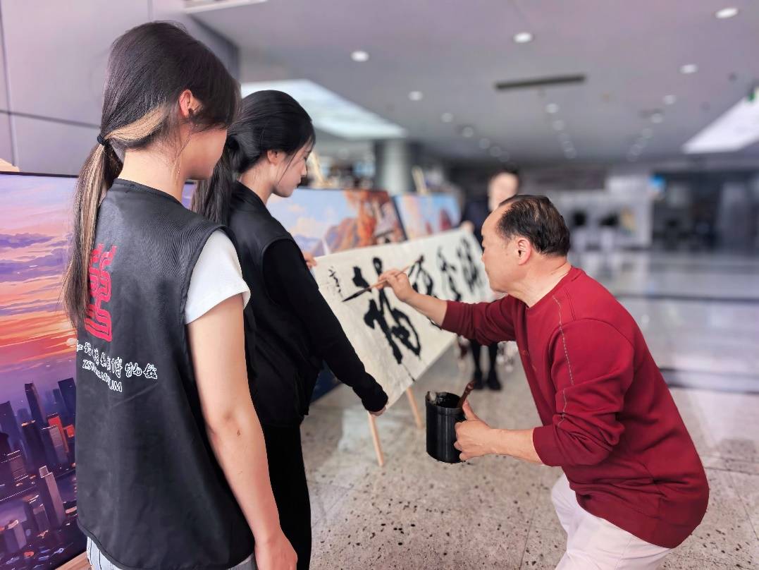 “诗话全球国际巡回展（杭州站）”开幕